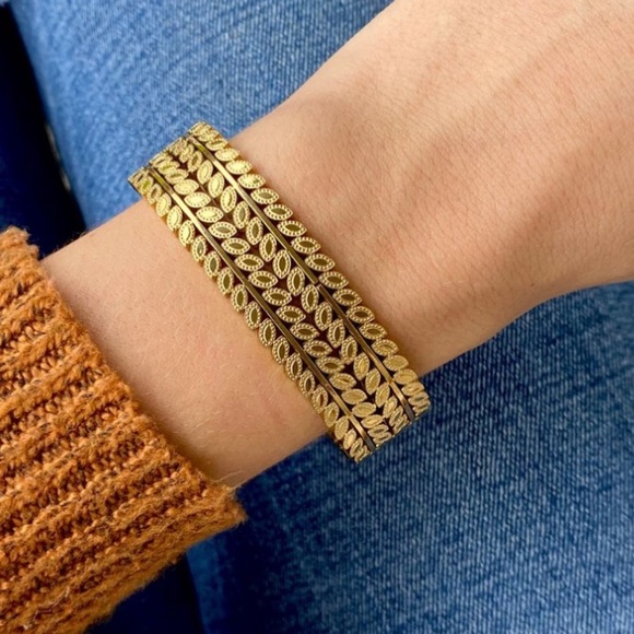 NWT! Kinsley Armelle Lotus Collection Gold Bracelet - Picture 3 of 4